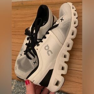 On Running | Black & White Women's Athletic Running Shoes Swiss Cloud Collection